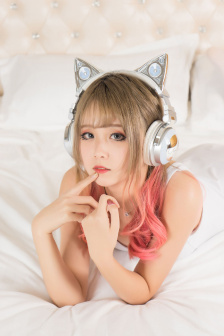 逆光飞翔